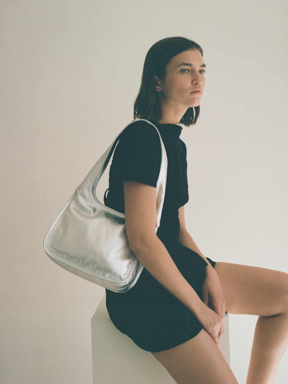 ◆VALLUAT◆ Edero mini silver bagWhite Beige isbn-58 Women's White Leather Luxury vivi hobo mini bag | Valextra Vivi